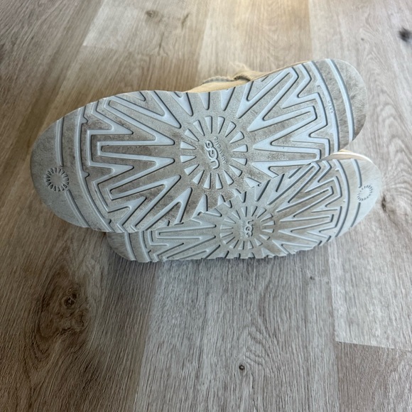 UGG Bailey Button mini boots women’s size 8 - Picture 7 of 7